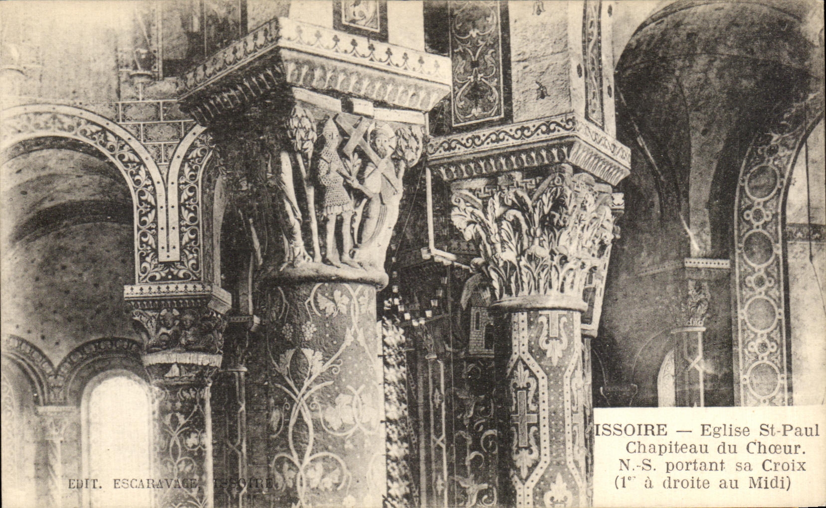 Issoire — Église Saint-Paul, chapiteau du chœur, N.-S. portant sa croix (1er à droite au midi)