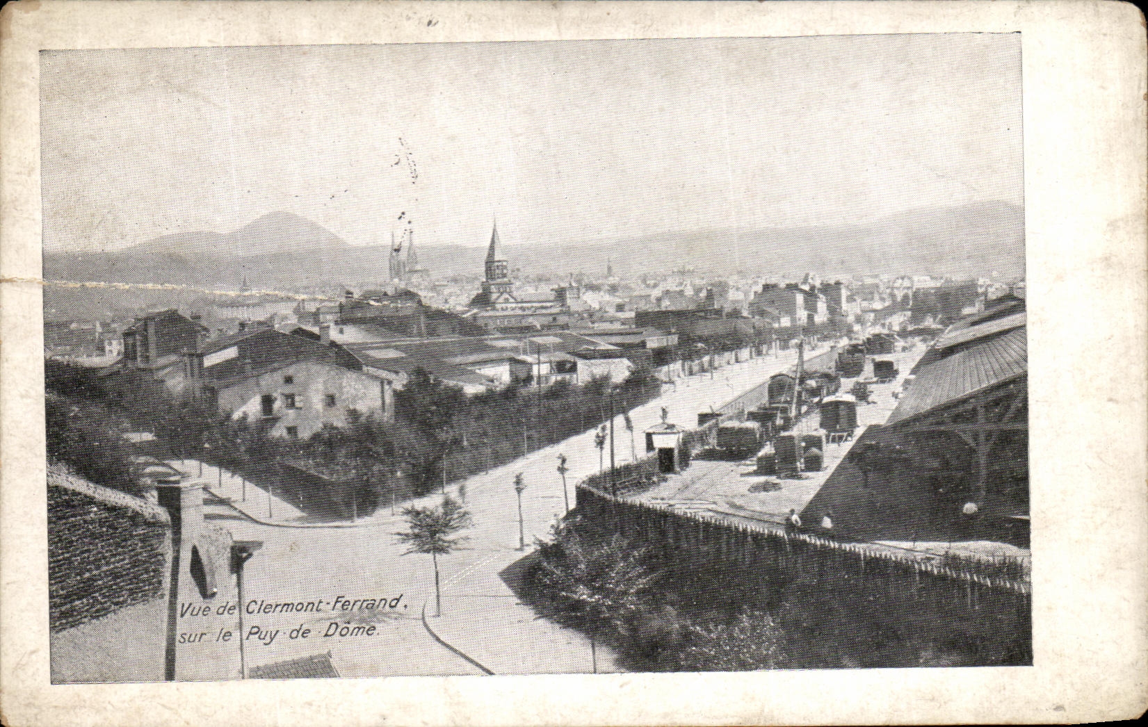 CPA Vue de Clermont Ferrand Sur le Puy De Dome