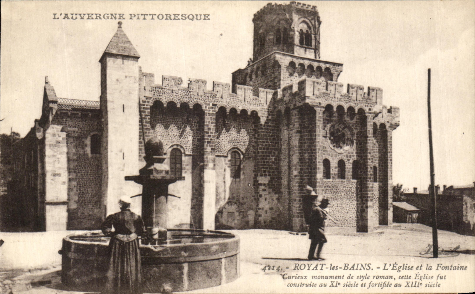CPA Royat Les Bains L Eglise Et La Fontaine animee 