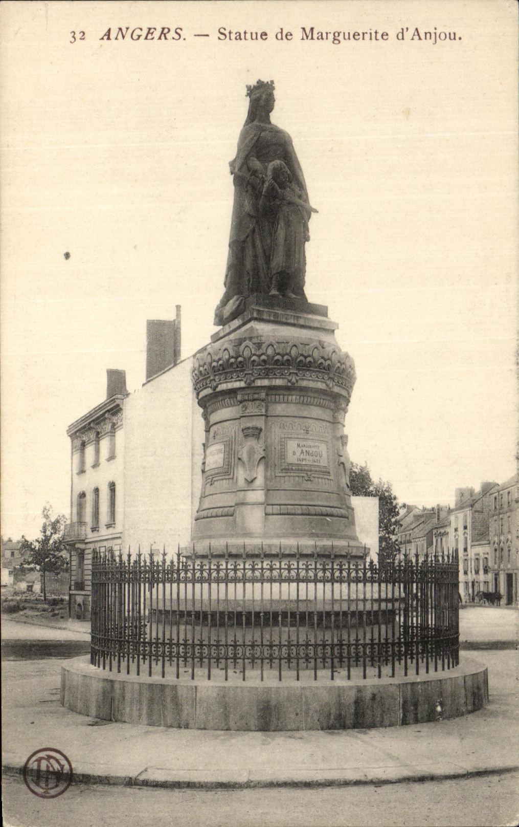 CPA Angers Statue de Marguerite d Anjou 