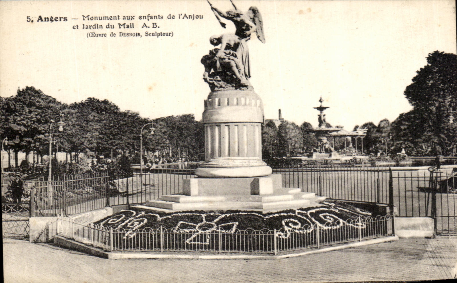 CPA Angers Monument Aux Enfants de L Anjou 