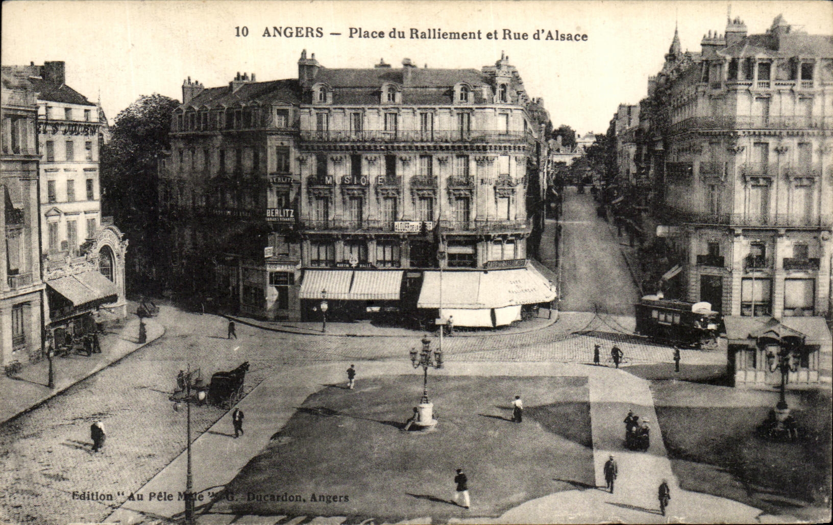 CPA Angers Place du Ralliement Et Rue d Alsace