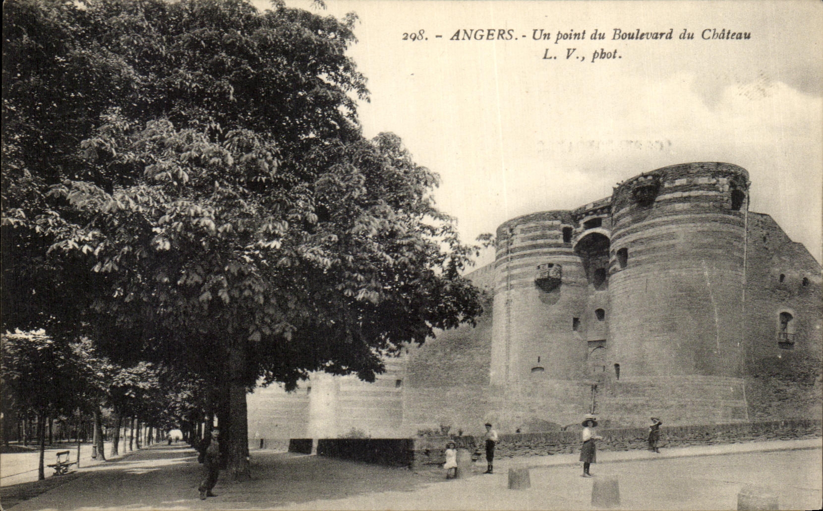 CPA Angers Un Point du Boulevard du Chateau 