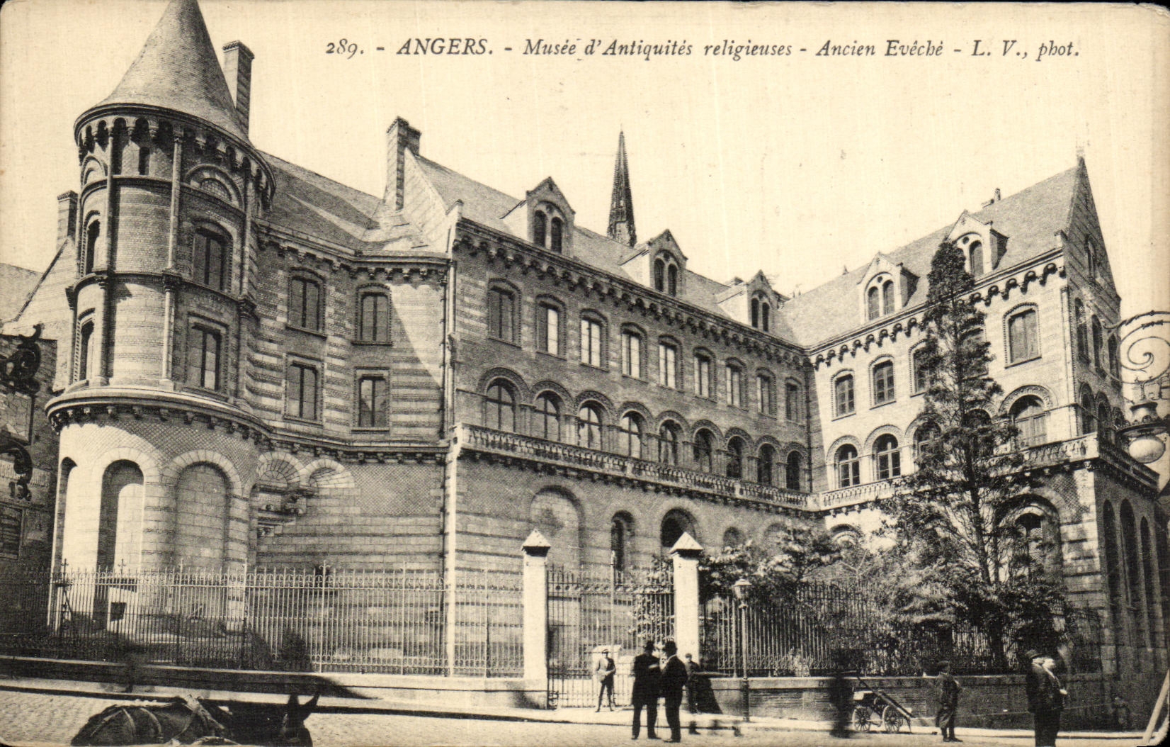 CPA Angers Musee d Antiquites Religieuses Ancien eveche
