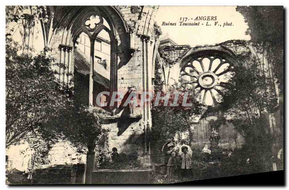 CPA Angers Ruines Toussaint Femmes