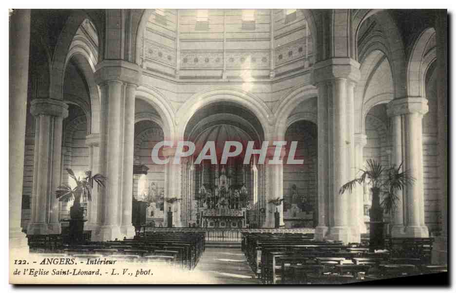 CPA Angers Interieur de L Eglise Saint Leonard