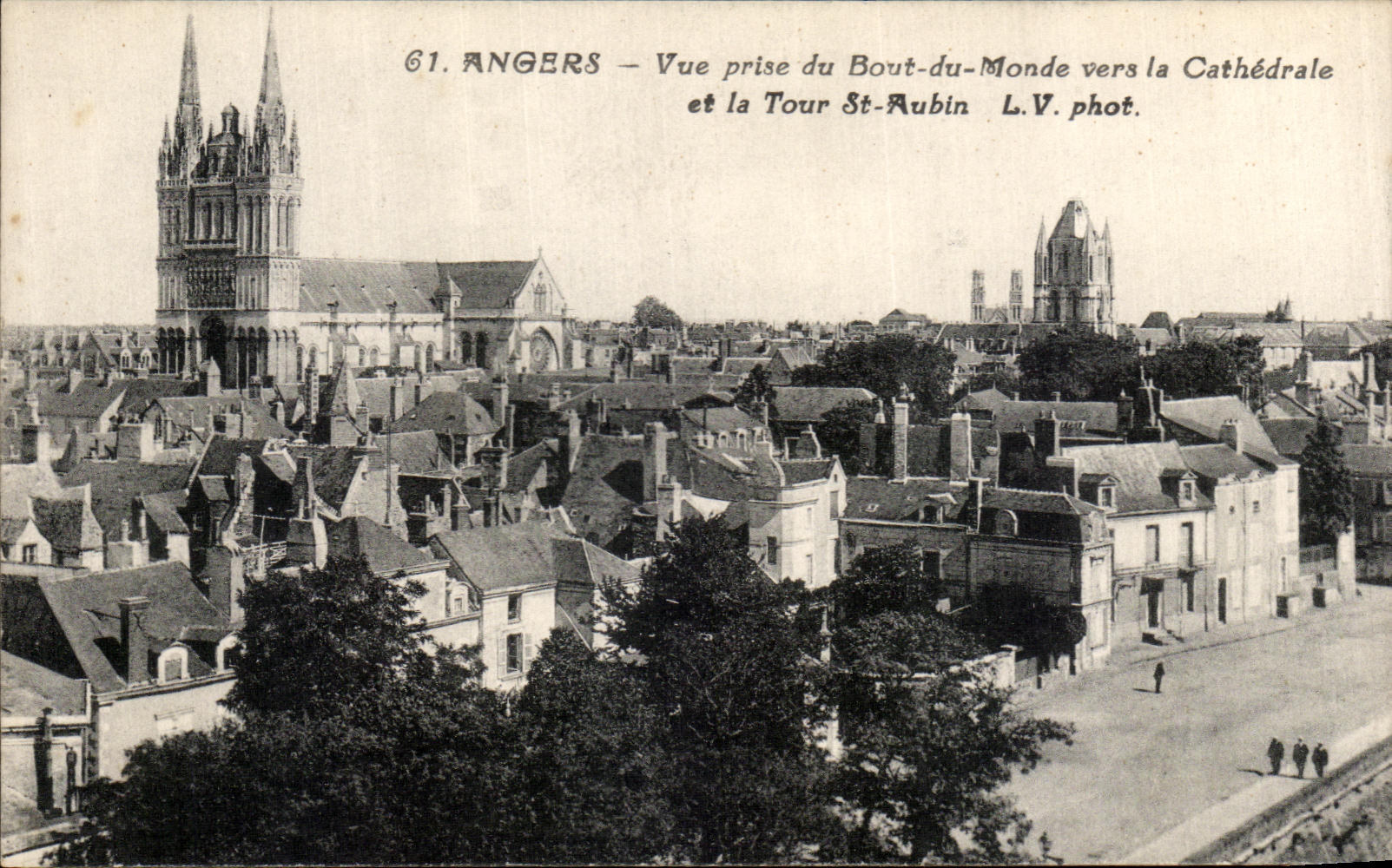 CPA Angers Vue Prise de Bout du Monde vers la Cathedrale et la Tour St Aubin 