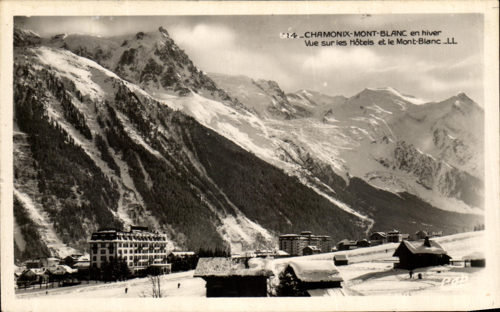 CPA Chamonix Mont Blanc En Hiver Vue sur les hotels et le Mont Blanc