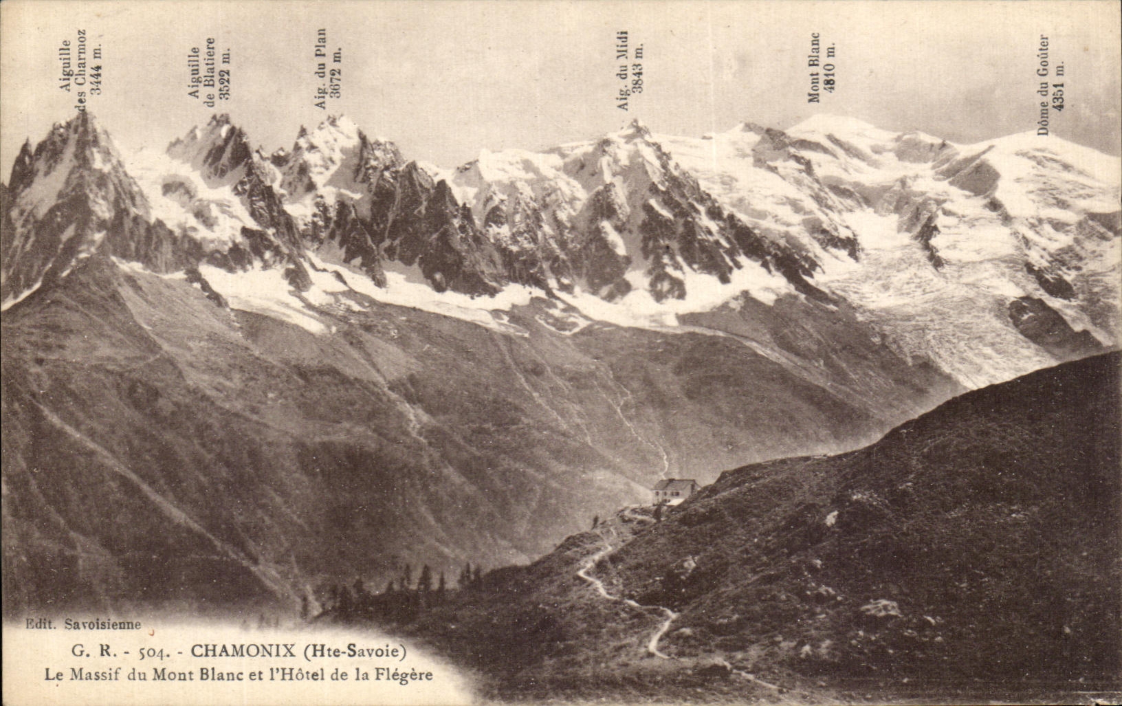 CPA Chamonix Mont Blanc Le massif du Mont Blanc et l hotel de la Flegere