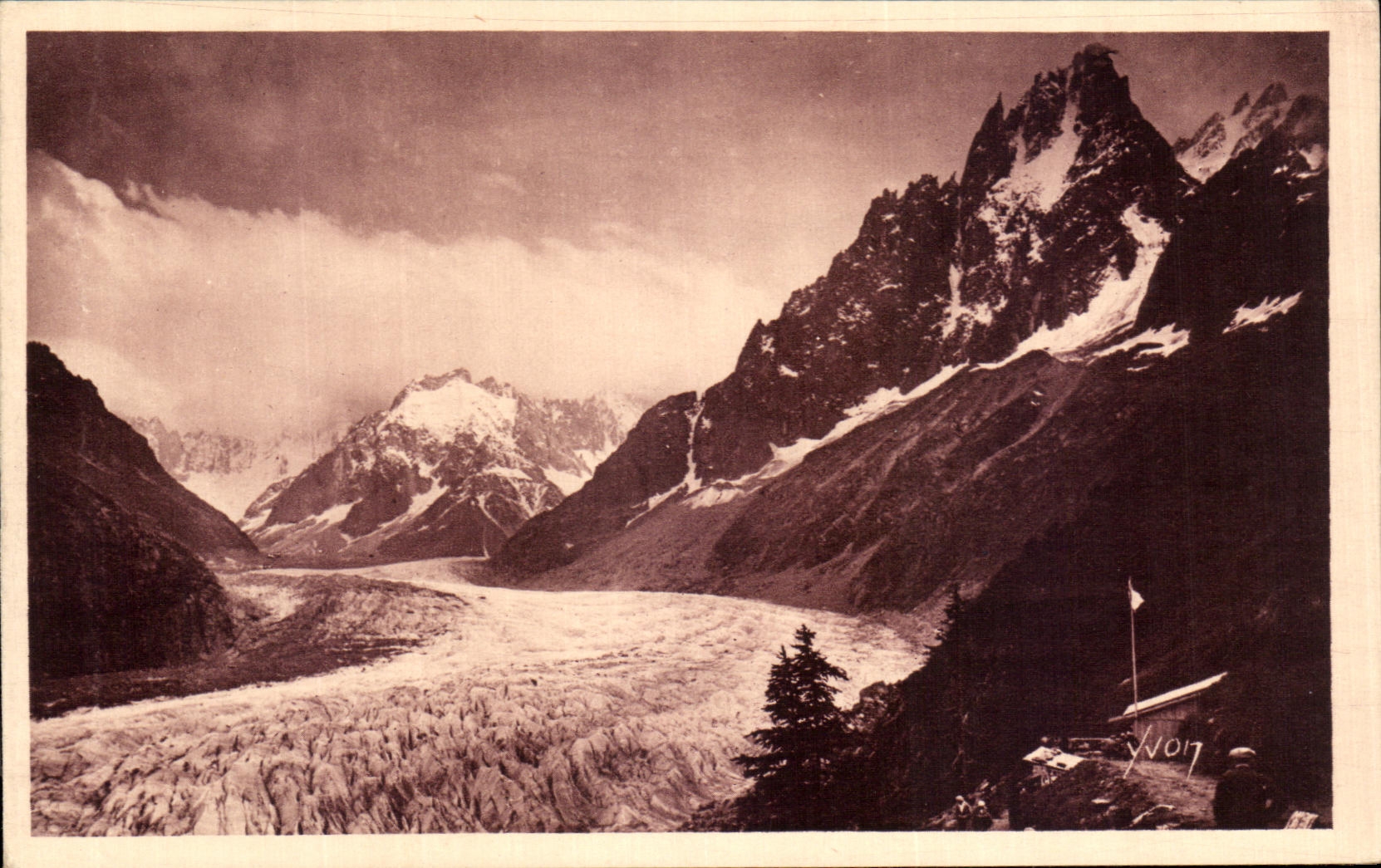 CPA Chamonix Mont Blanc La Mer de Glace et Les Grands Charmoz