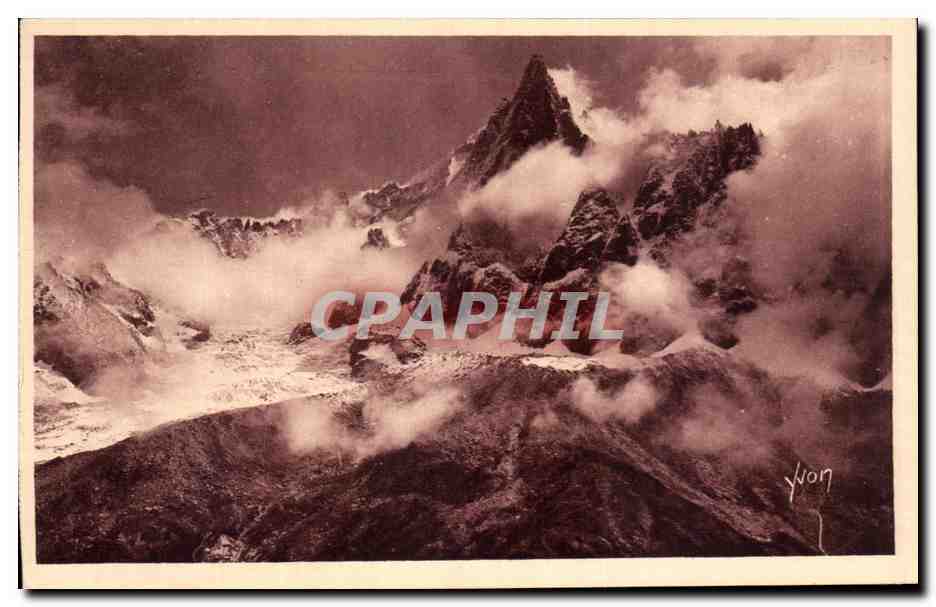 CPA Chamonix Mont Blanc L Aiguille du Dru Vue de la terrasse du Montenvers