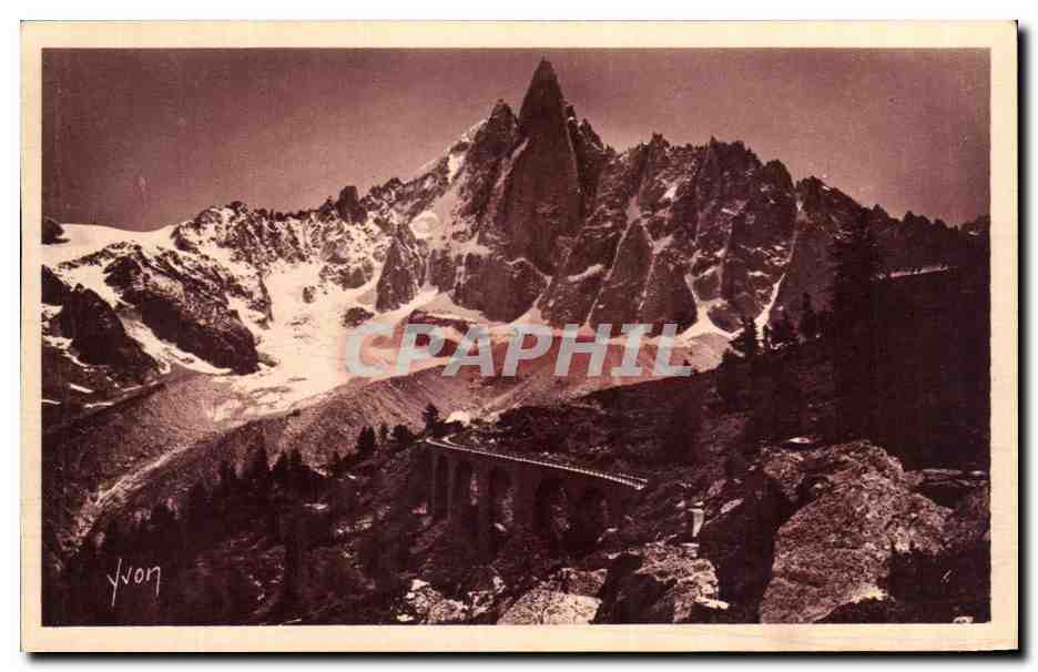 CPA Chamonik Mont Blanc Massif de l aiguille du Dru vu du sentier conduisant a la mer de glace