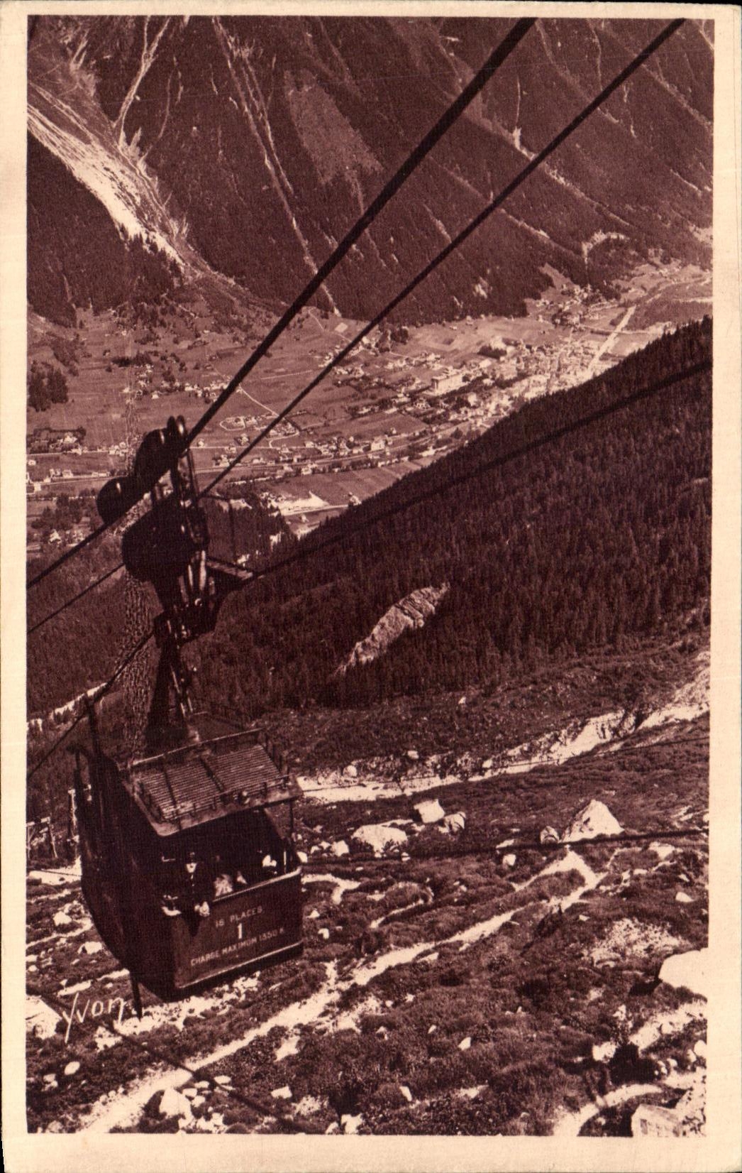 CPA Chamonik Mont Blanc La Vallee de Chamenix et le Teleferique de l aiguille du Midi