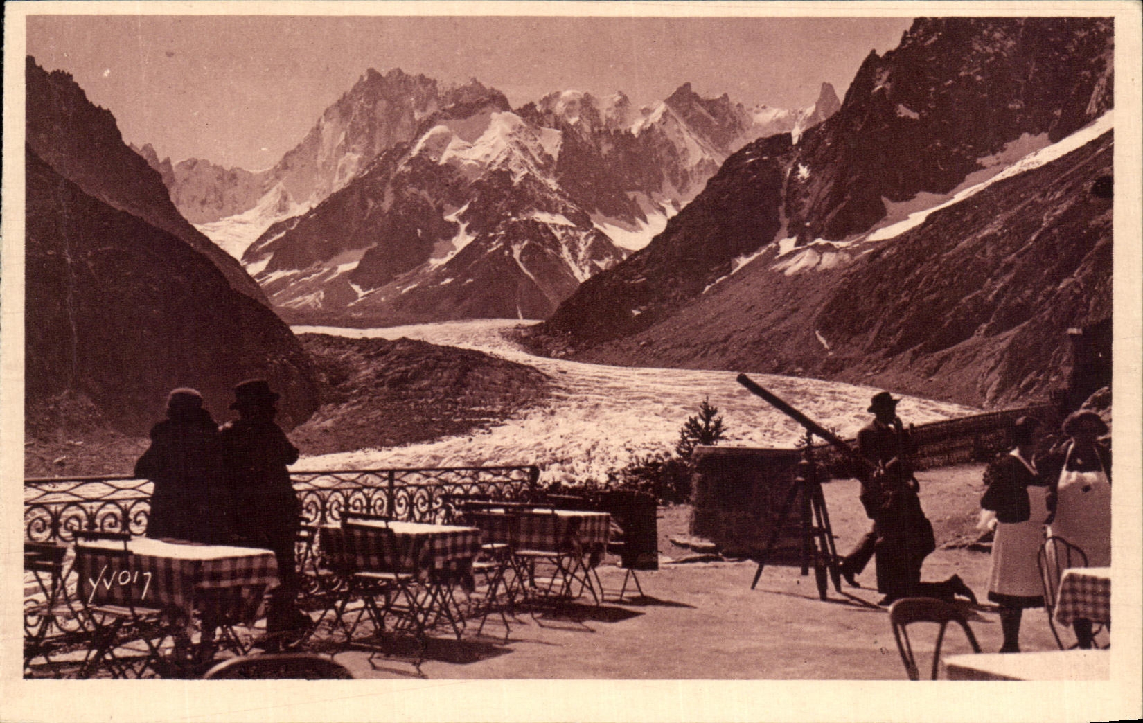 CPA Chamonix Mont Blanc La mer de glace vue de la terrasse de l hotel de Montenvers