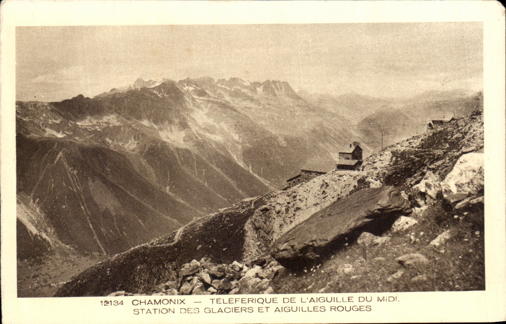CPA Chamonix Teleferique De L Aiguille Du Midi Station des glaciers et aiguilles rouges
