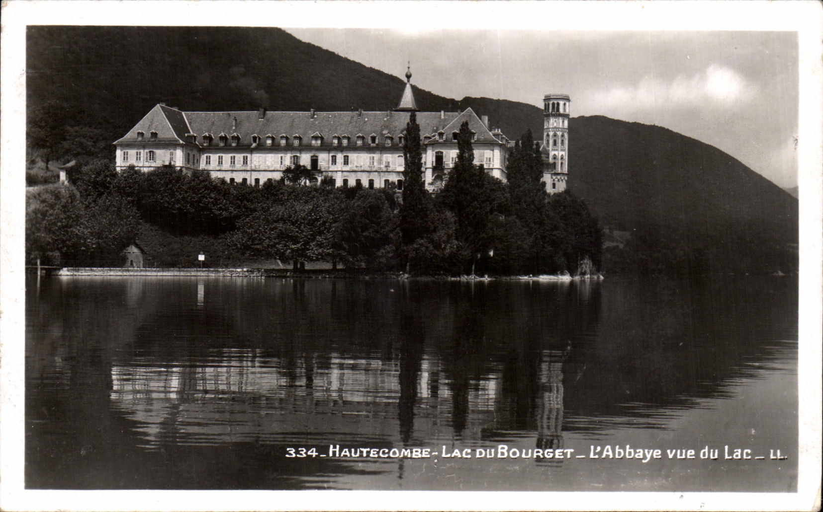 CPA Abbaye d Hautecombe Lac Du Bourget Abbaye vue du lac
