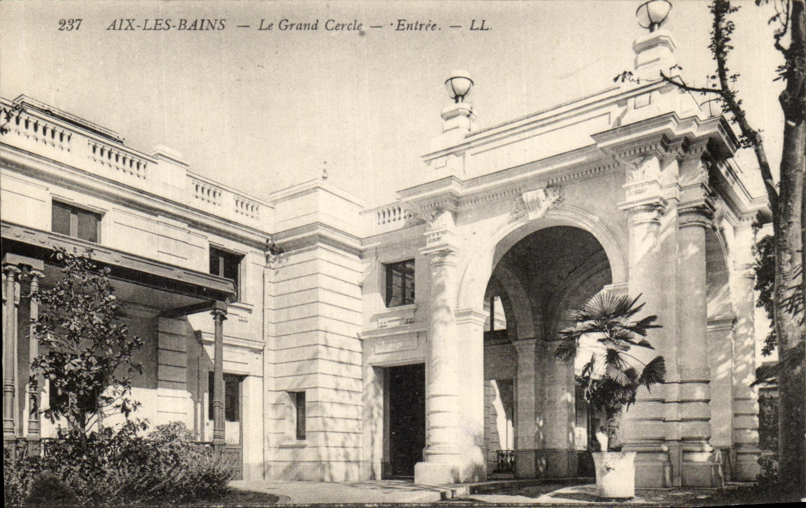 CPA Aix les Bains Le Grand Cercle Entree