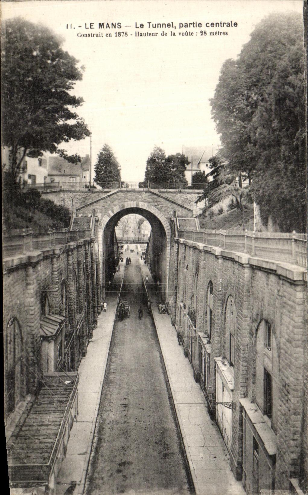 CPA Le Mans Le Tunnel Partie Centrale