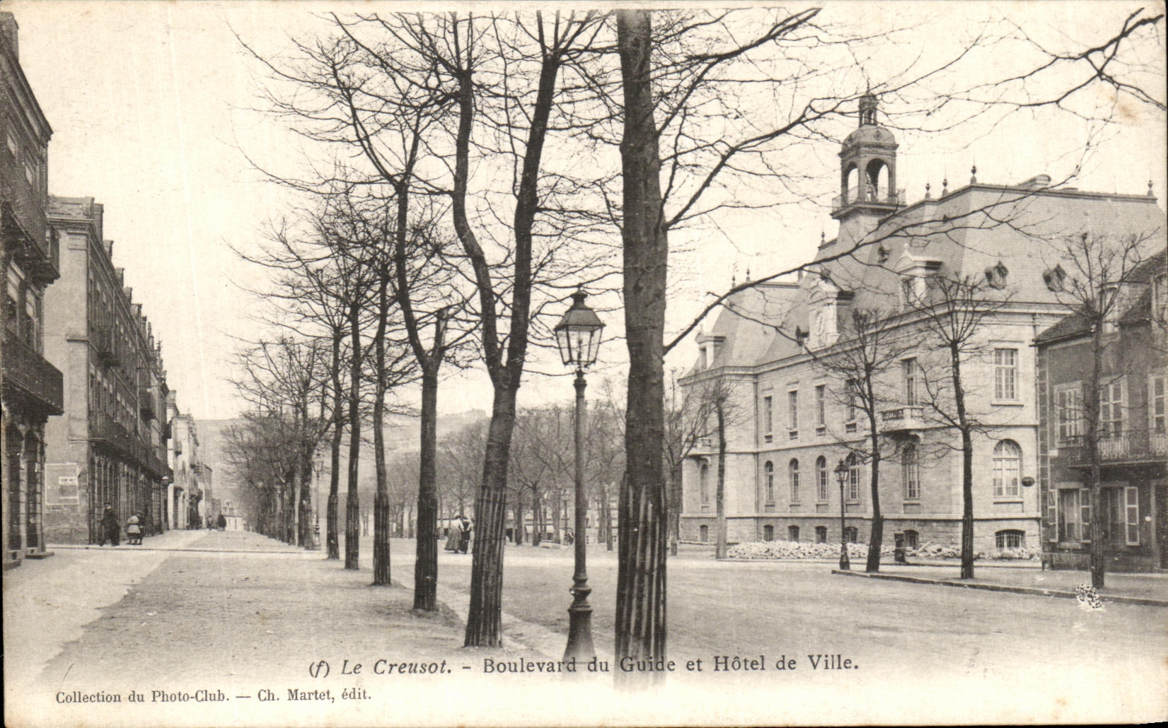 Le Creusot — Boulevard du Guide et Hôtel de Ville — Ch. Martet, édit.