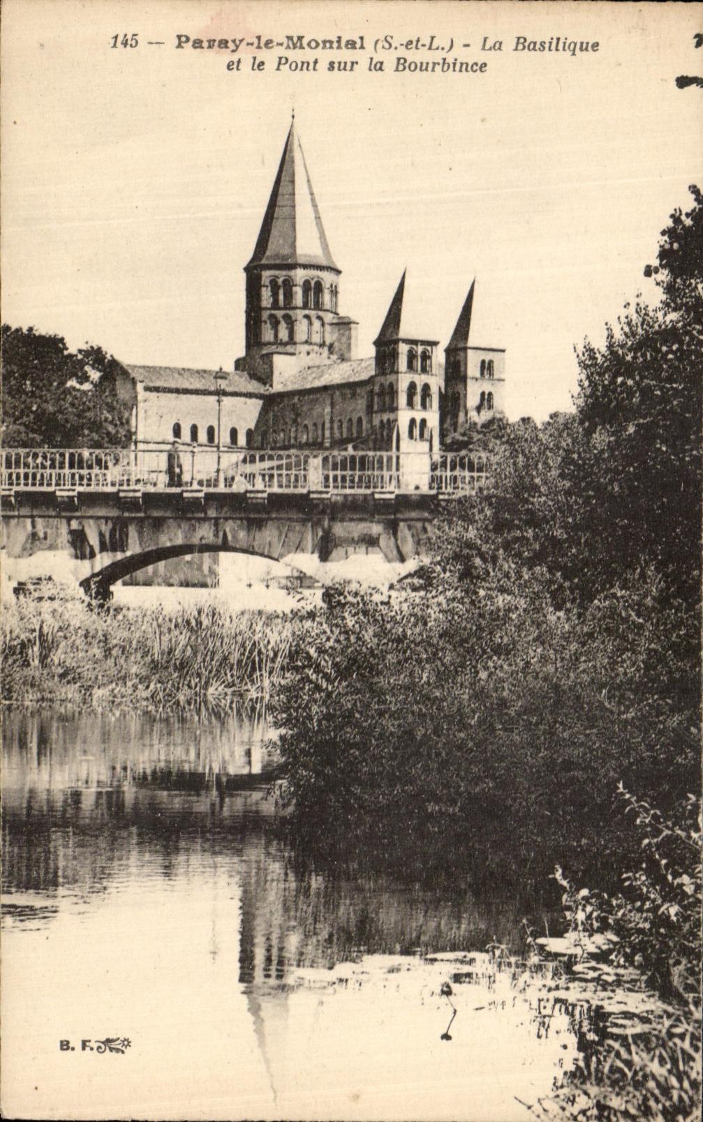 Paray-le-Monial (S.-et-L.) — La Basilique et le Pont sur la Bourbince — B.F. n°145