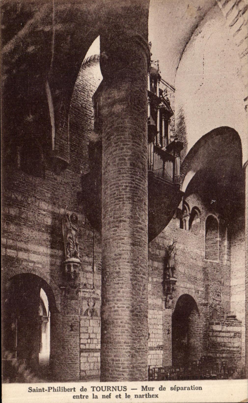 Saint-Philibert de Tournus — Mur de séparation entre la nef et le narthex