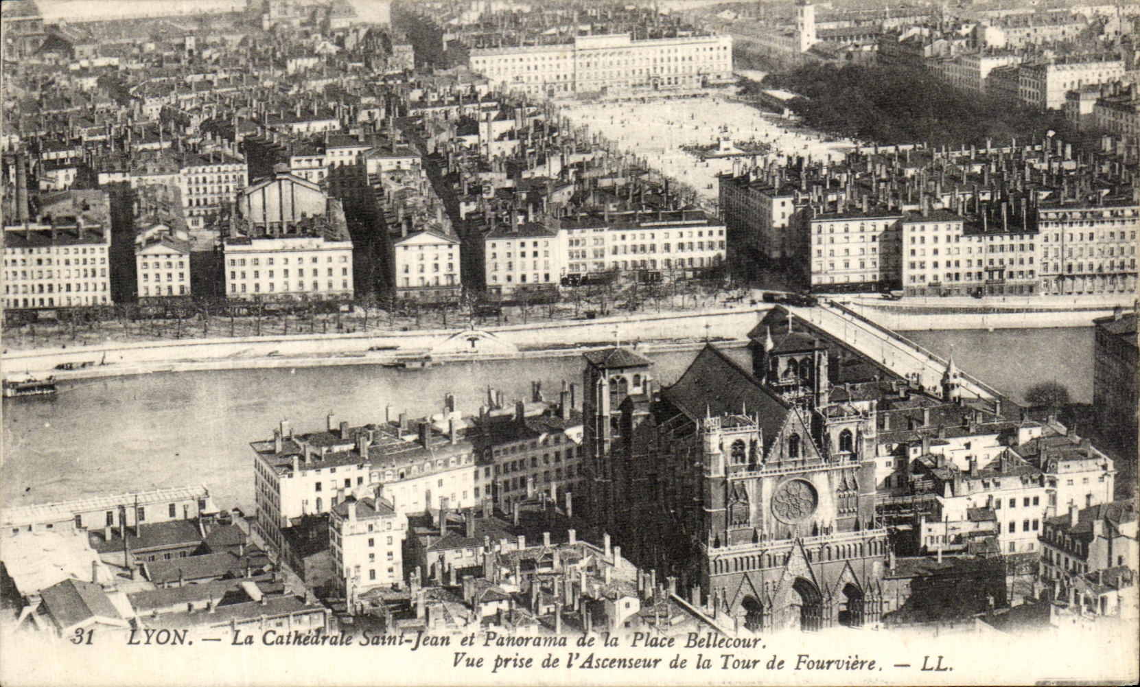 CPA Lyon Le Cathedrale Saint Jean Et Panorama De La Place Bellecour Vue prise de l ascenseur de la Tour de Fourviere 