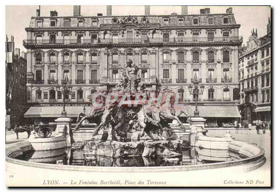 LYON — La Fontaine Bartoldi, Place des Terreaux — Collections ND Phot