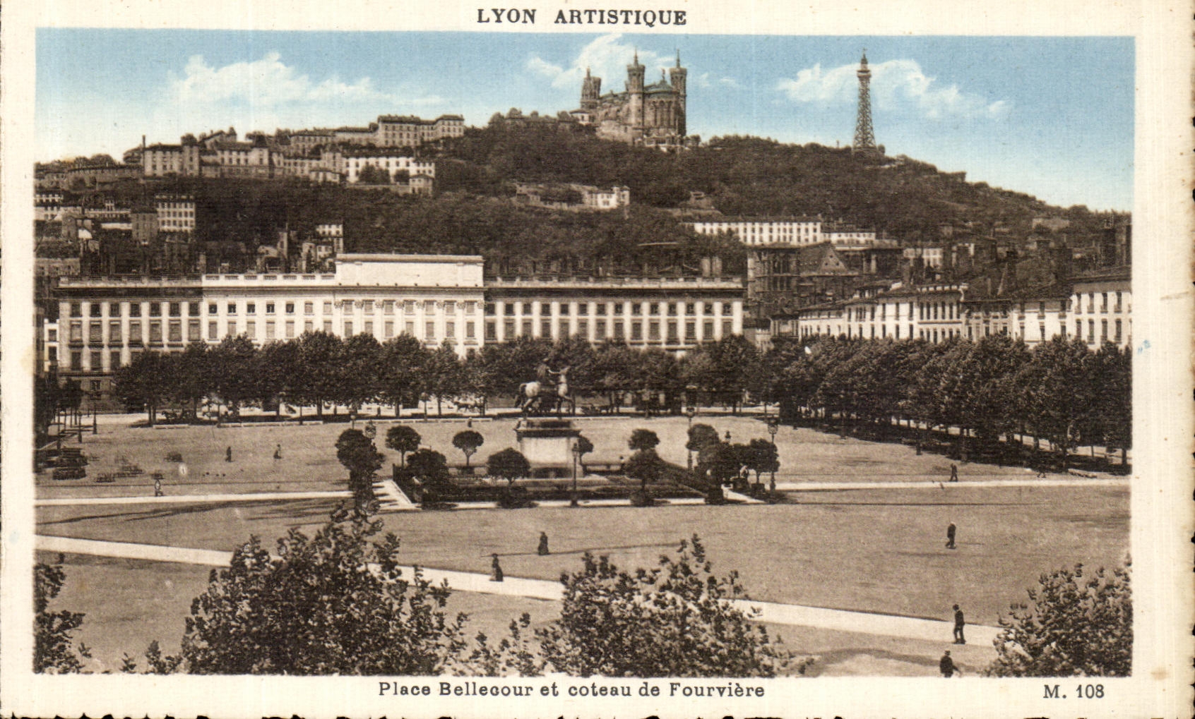 CPA Lyon Artistque Place Bellecour et Coteau De Fourviere 