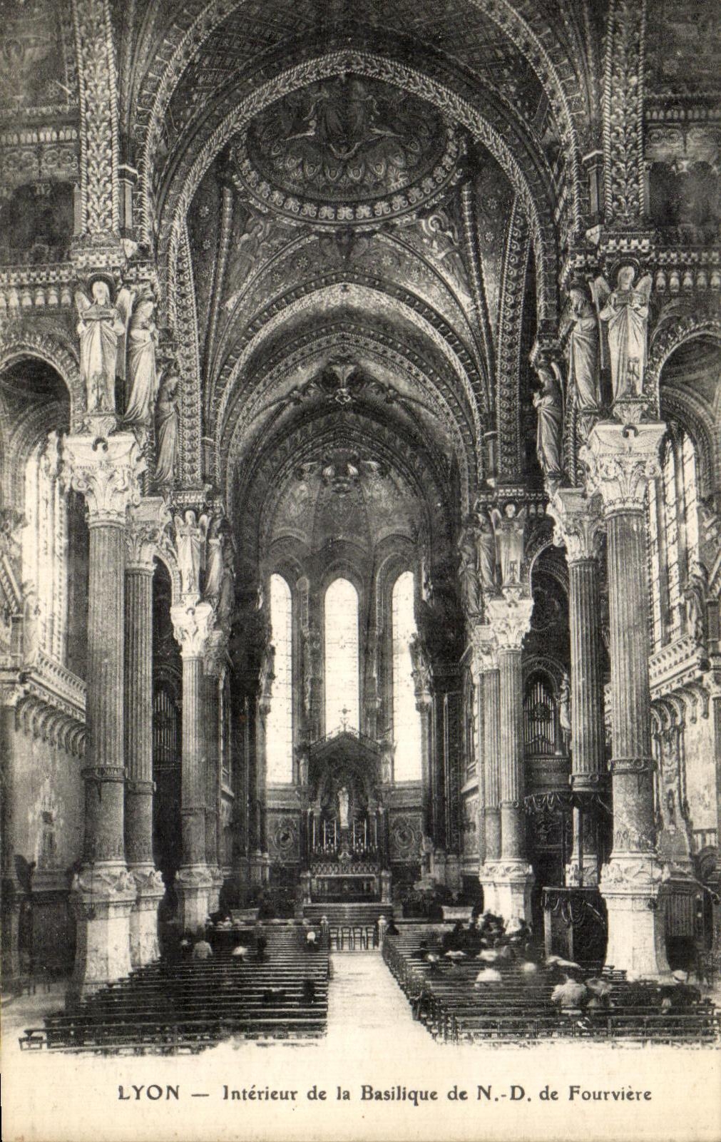 LYON — Intérieur de la Basilique de N.-D. de Fourvière