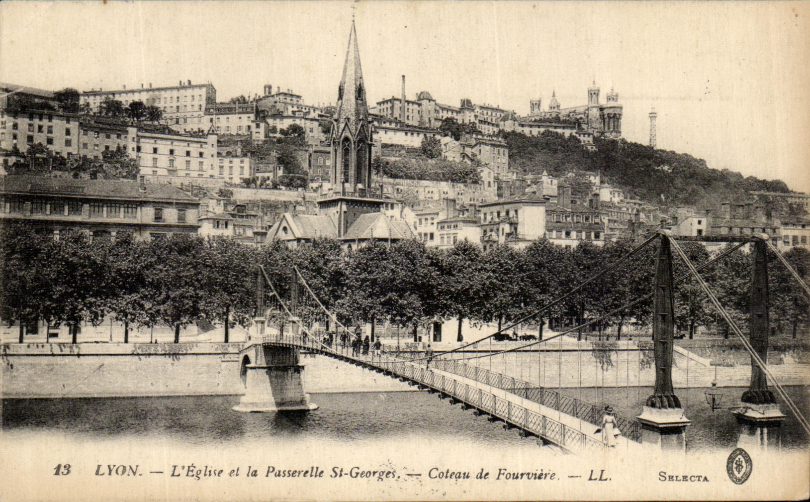 CPA Lyon L Eglise et la Passerelle St Georges Coteau de Fourviere