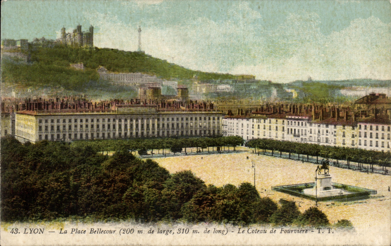 LYON — La Place Bellecour (200 m. de large, 310 m. de long) — Le Coteau de Fourvière — T. T.