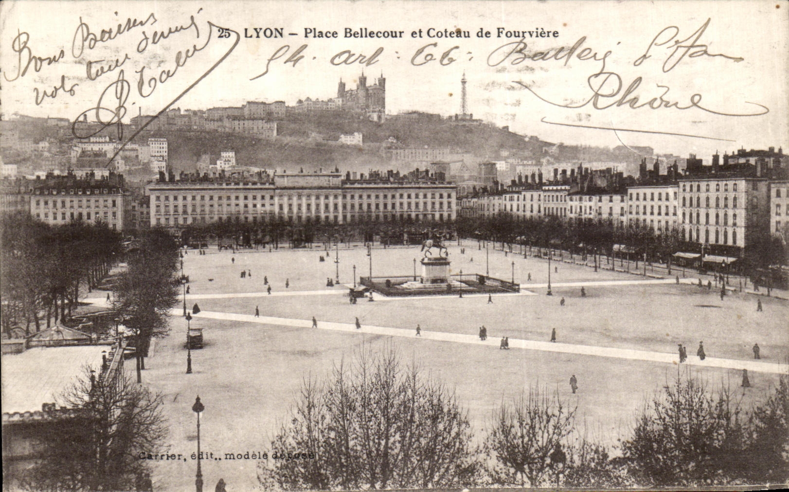 LYON — Place Bellecour et Coteau de Fourvière — Carrier, édit., modélée de Serres