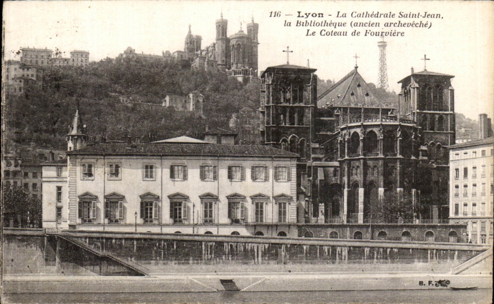 CPA Lyon La Cathedrale Saint Jean La bibliotheque Ancien archeveche Le coteau de Fourviere