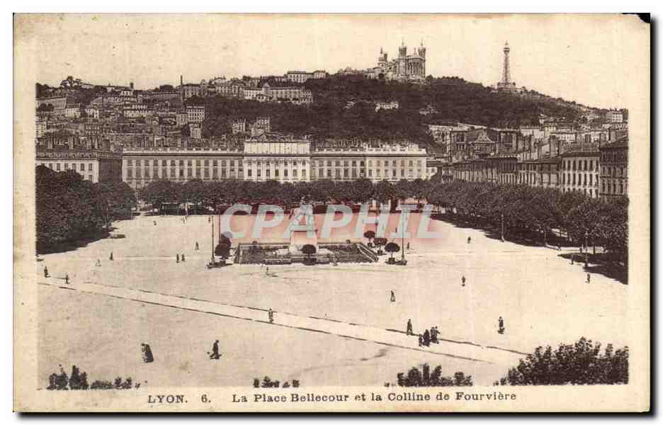 CPA Lyon La Place Bellecour et La Colline de Fourviere