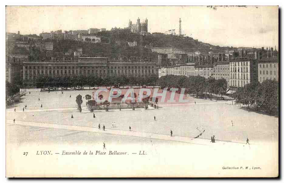 LYON — Ensemble de la Place Bellecour — LL.