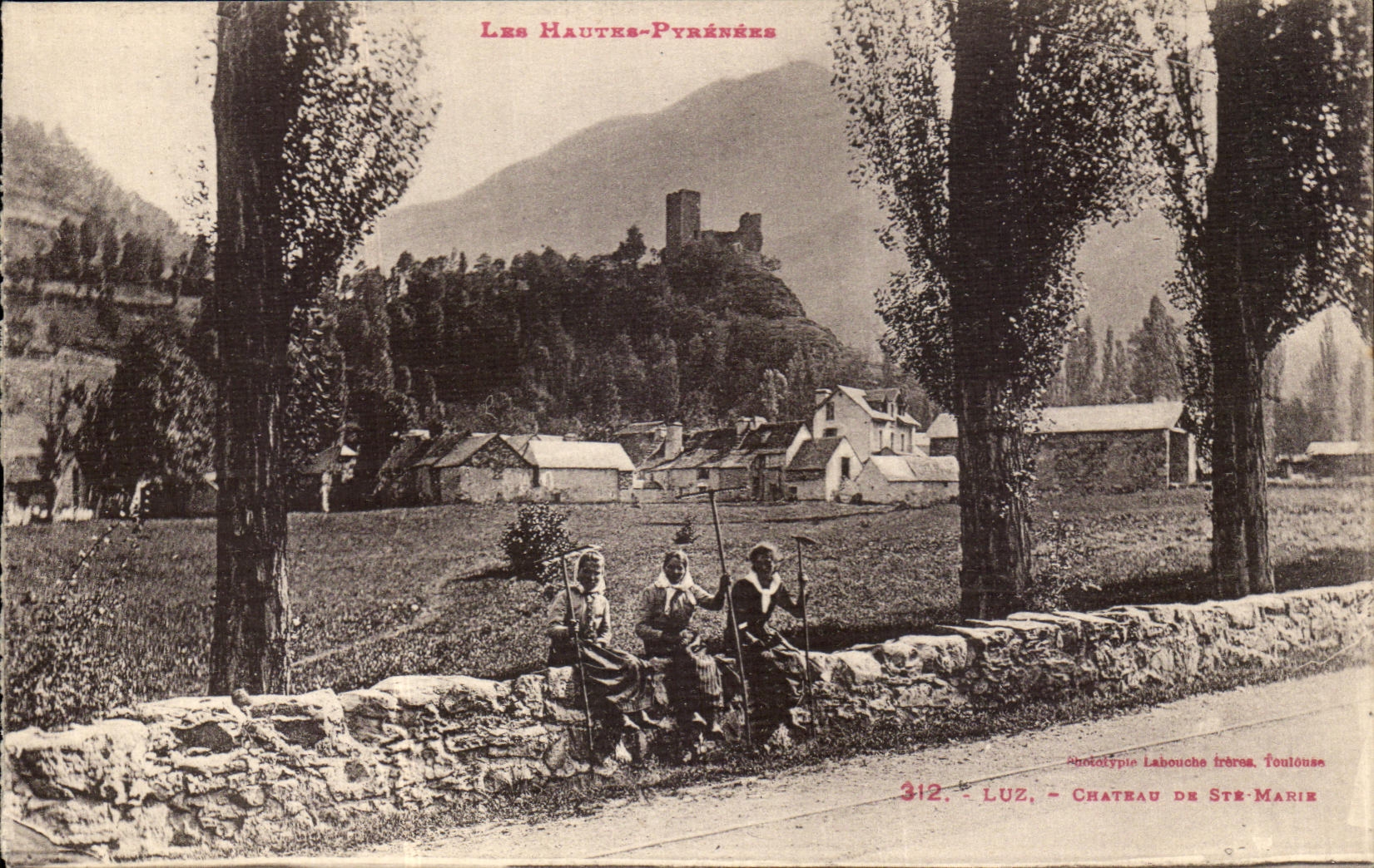 Luz - Château de Sainte-Marie — Les Hautes-Pyrénées — Phototypie Lahouche frères, Toulouse