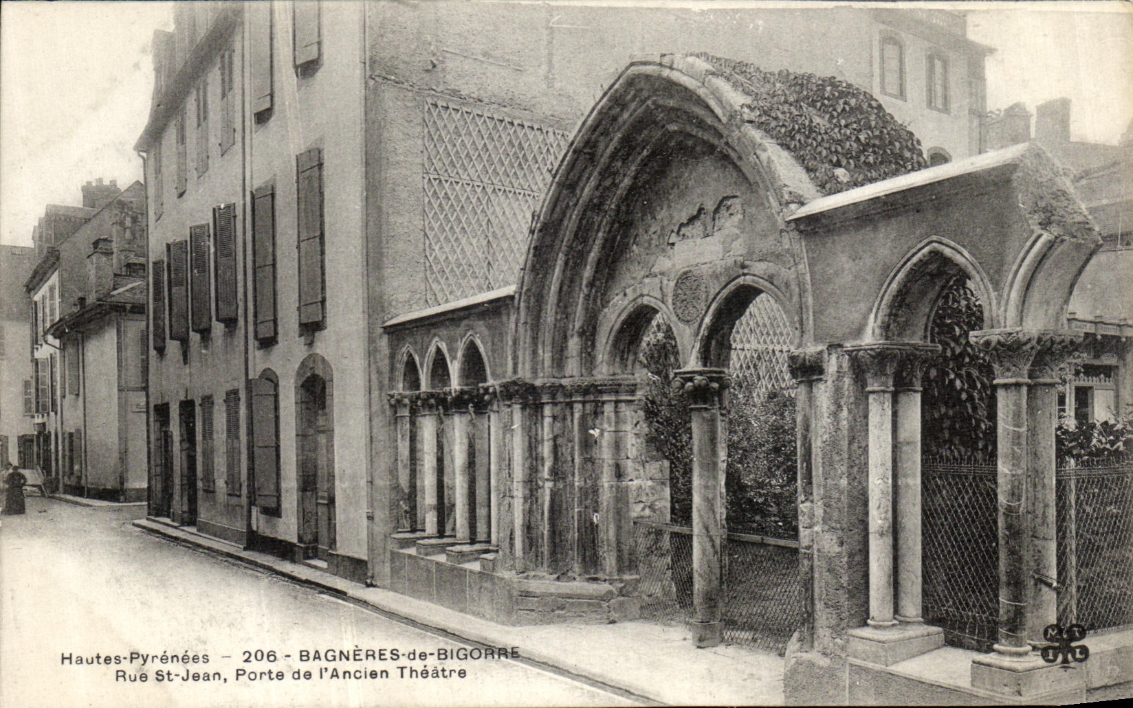 Bagnères-de-Bigorre - Porte de l'Ancien Théâtre — Rue St-Jean — éditeur inconnu, n° 206