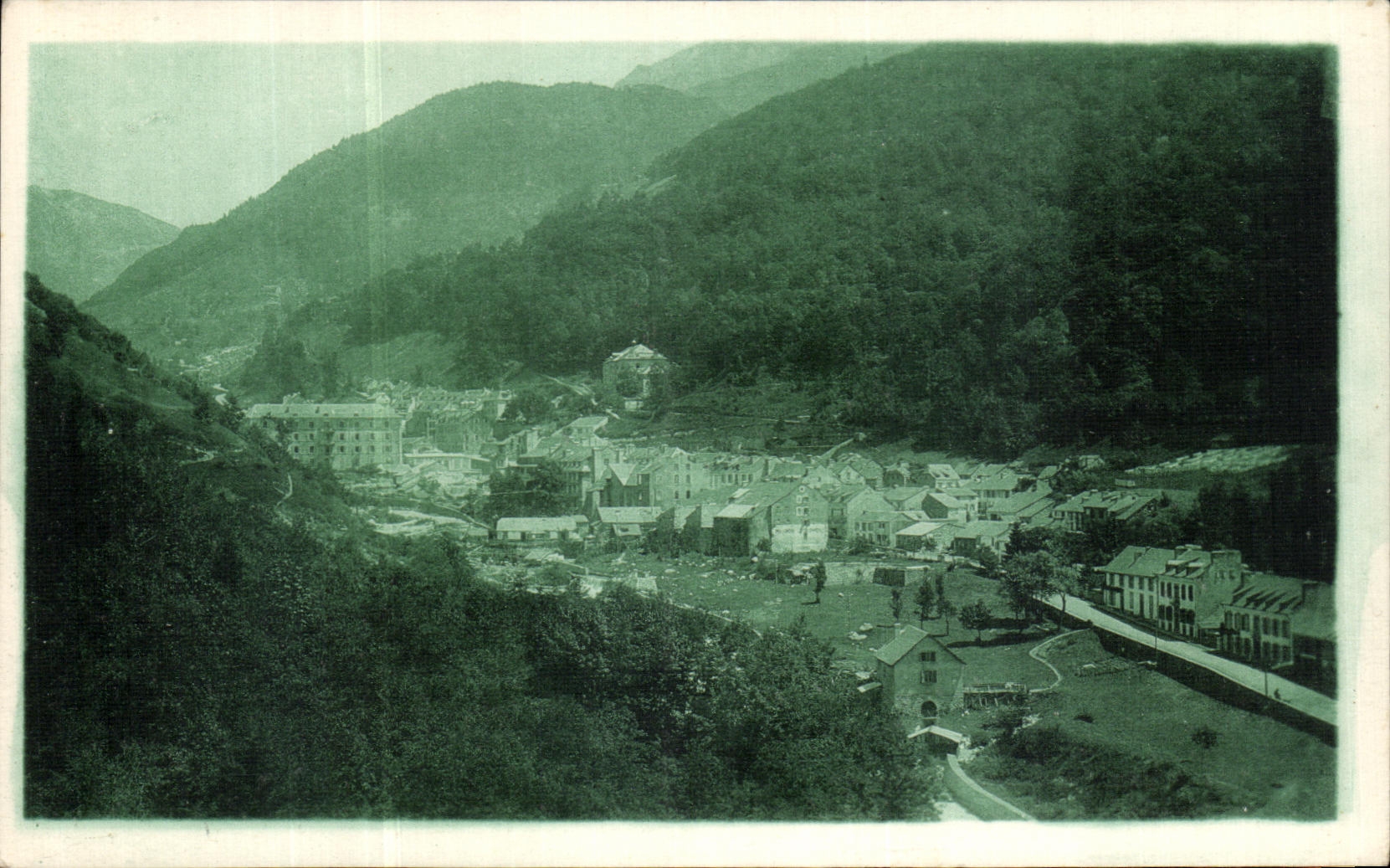 Bareges — Les Pyrénées — Éditeur Bloc Fréat, Rue Générale