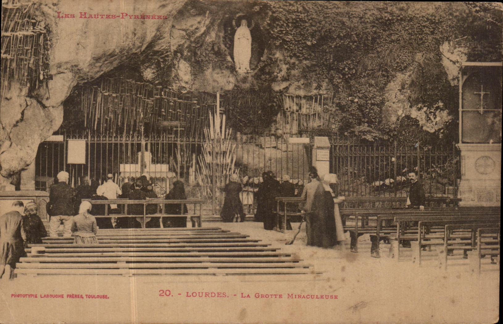 CPA Lourdes La Grotte Miraculeuse 