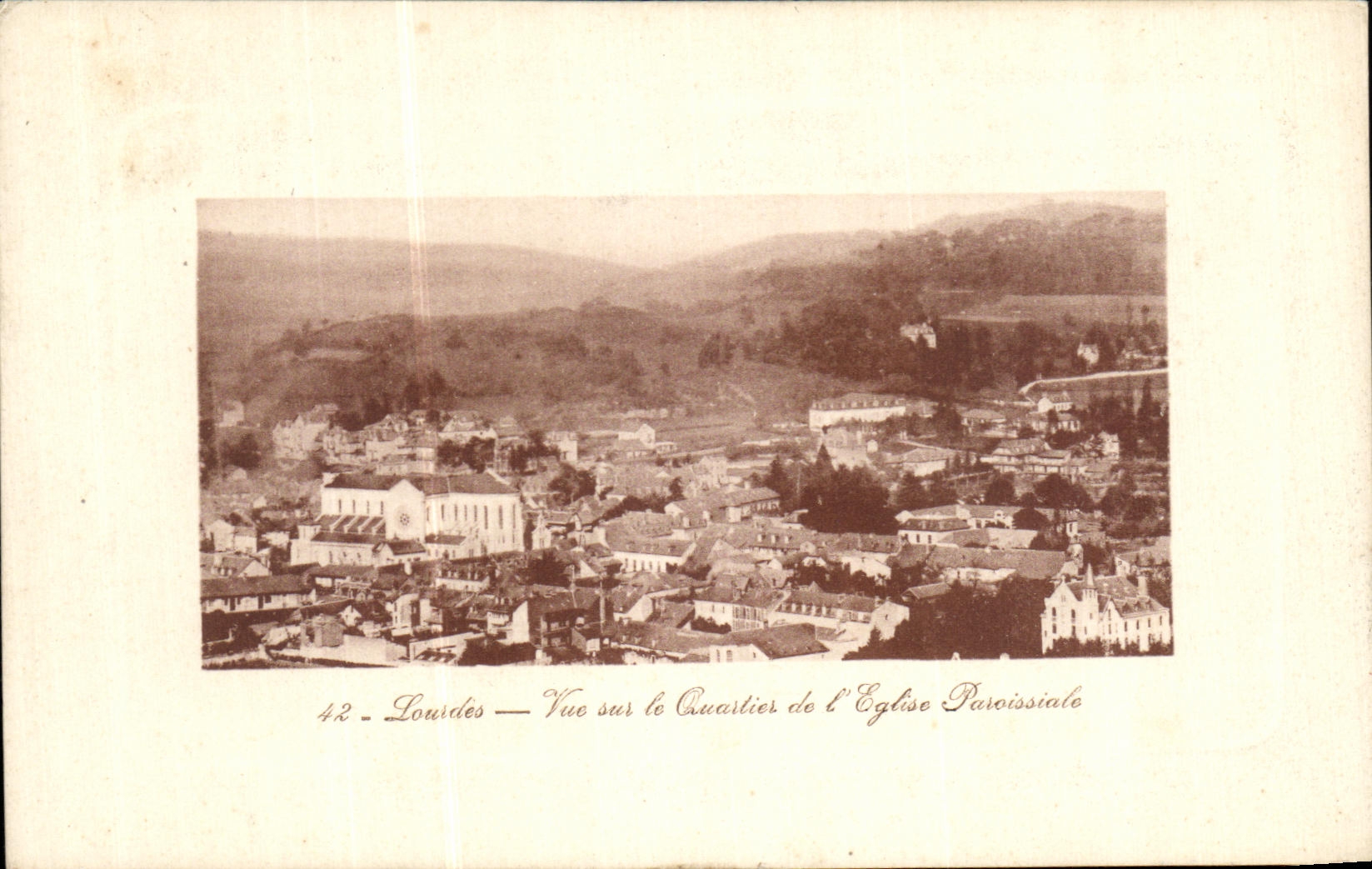 CPA Lourdes Vue Sur Le quartier de l Eglise paroissiale