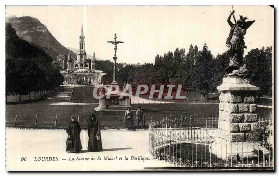CPA Lourdes La Statue de St Michel et La Basilique 