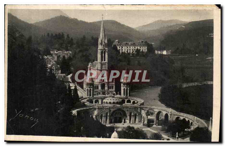 CPA Lourdes La basilique vue du chateau