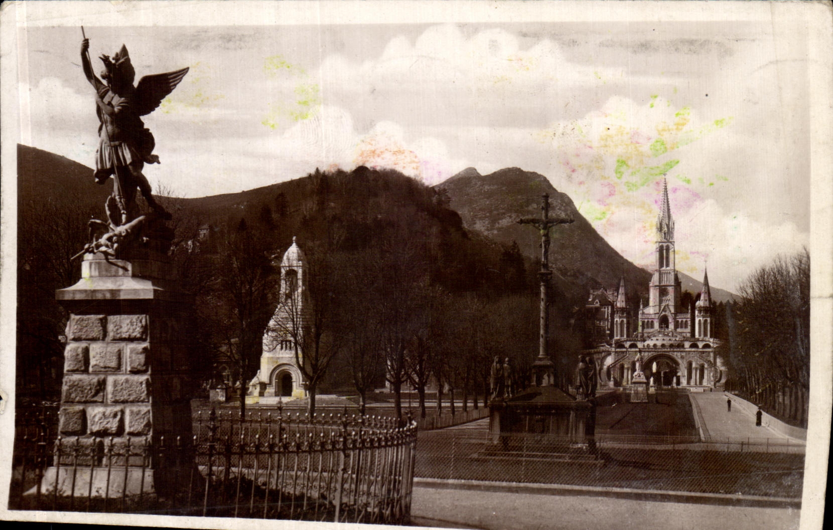 CPA Lourdes La Basilique