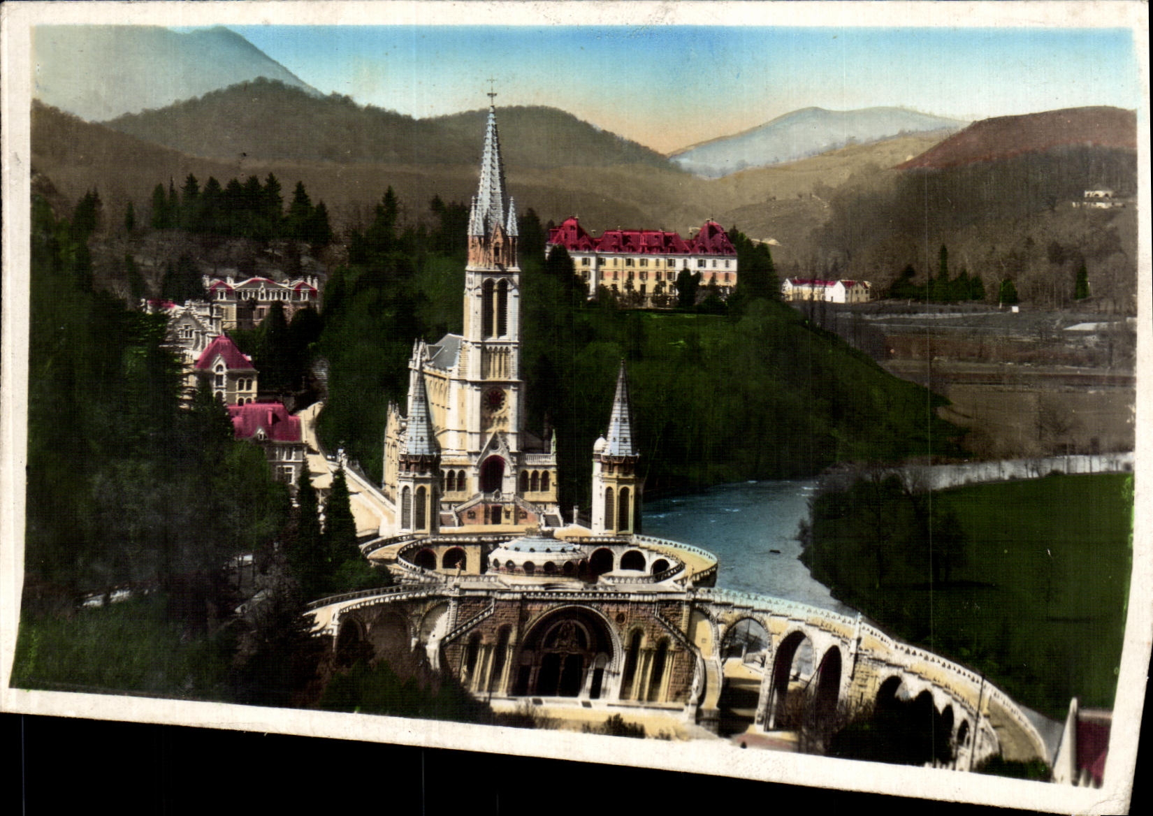CPA Lourdes La Basilique Vue Du Chateau Fort