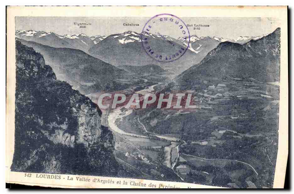 CPA Lourdes La Vallee d Argeles et la Chaine des