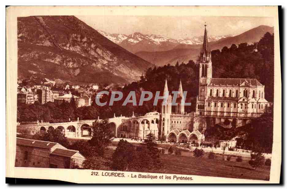 CPA Lourdes La Basilique et les Pyrenees