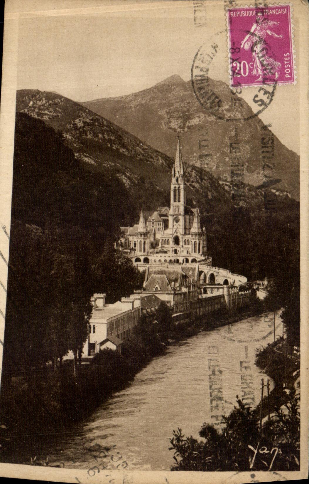 CPA Lourdes La Basilique Et Le Gave