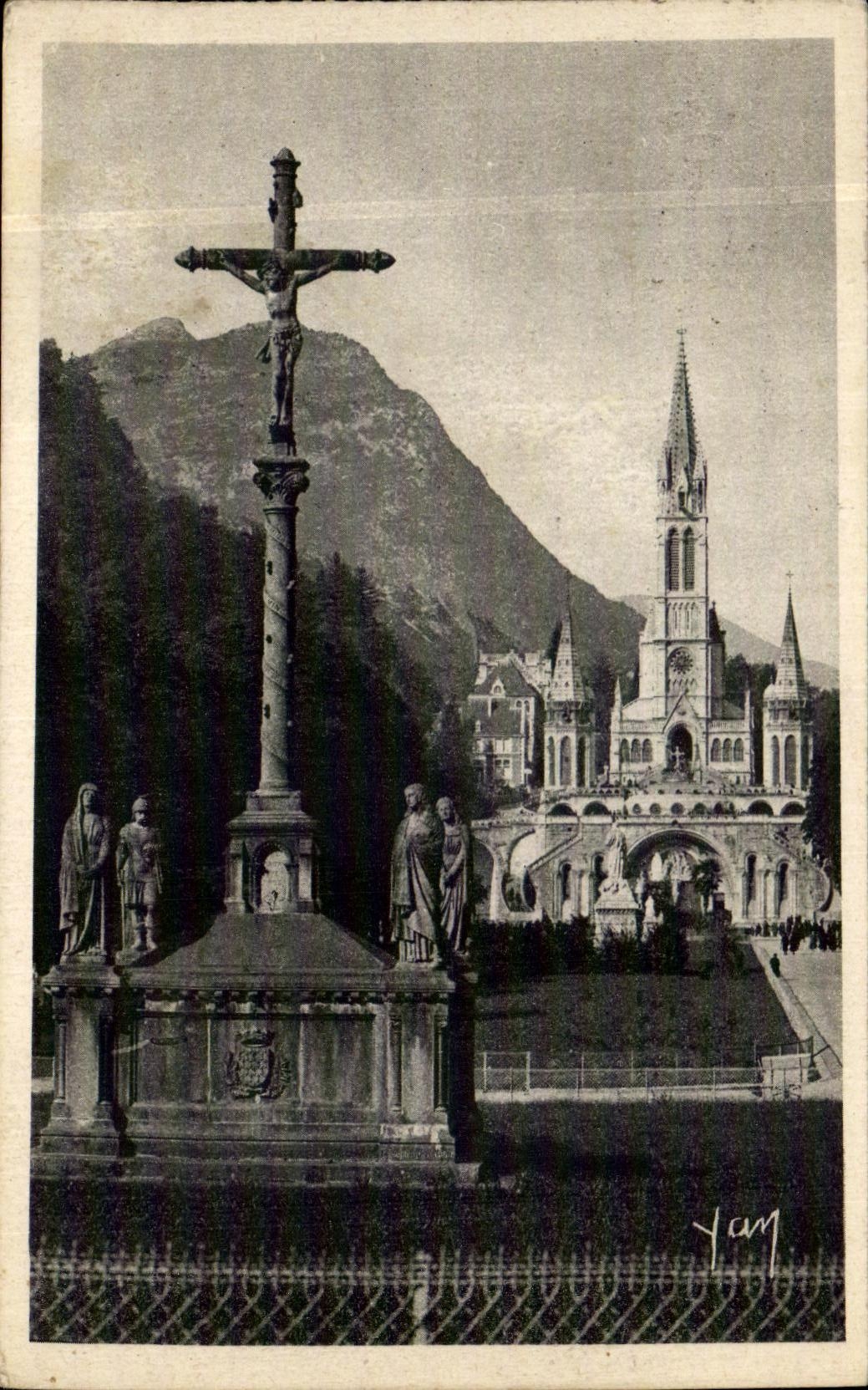 CPA Lourdes La Basilique 