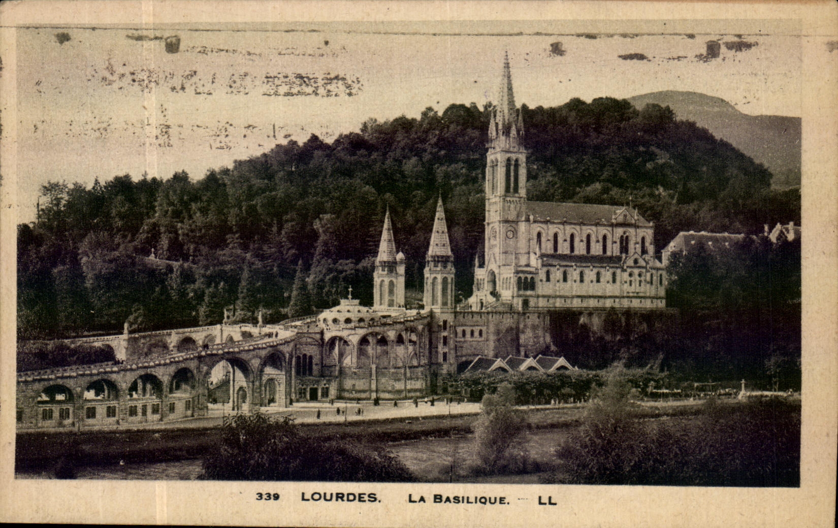 CPA Lourdes La Basilique