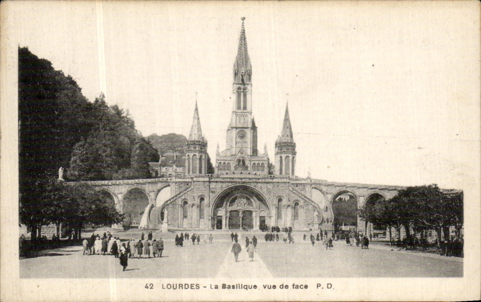 CPA Lourdes La Basilique Vue de Face